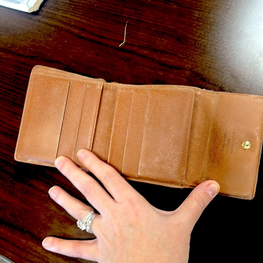 Authentic LV small Wallet - Picture 3 of 11